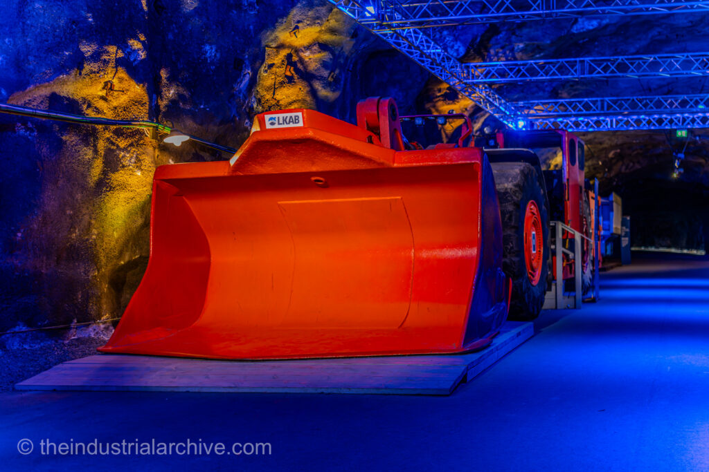 A photograph of an ore extraction vehicle in the Kiruna LKAB mine