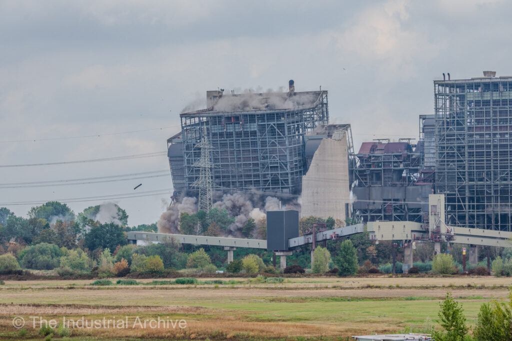 Boilerhouse B (Kesselhause B) at the Voerde Power Plant (Kraftwerk Voerde) falling after the explosives went off.
