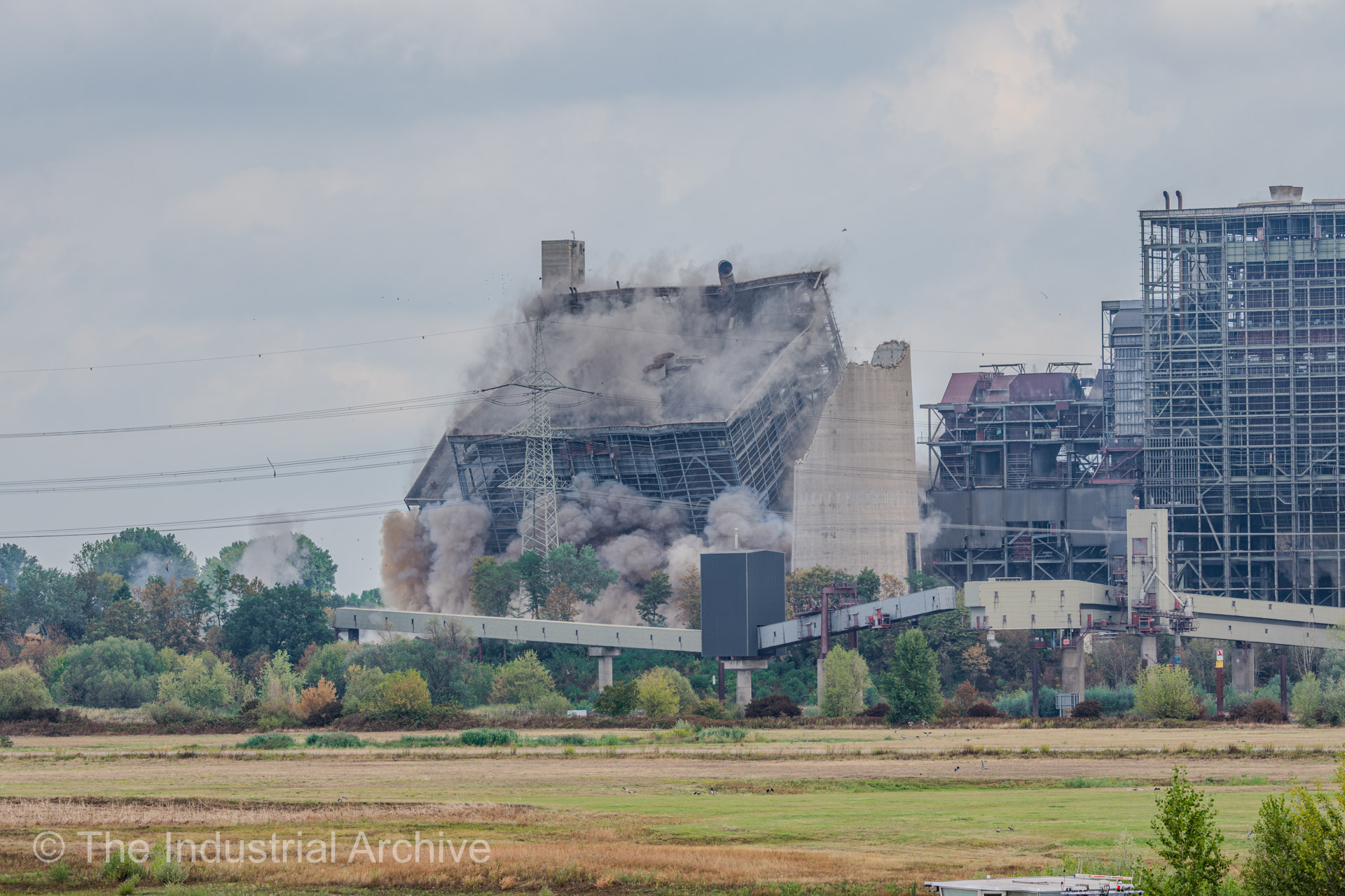 Boilerhouse B (Kesselhause B) at the Voerde Power Plant (Kraftwerk Voerde) during the controlled explosion.