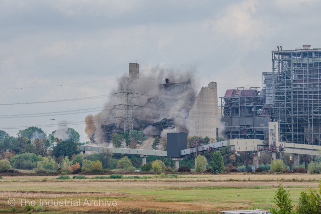 Boilerhouse B (Kesselhause B) at the Voerde Power Plant (Kraftwerk Voerde) during the controlled explosion.